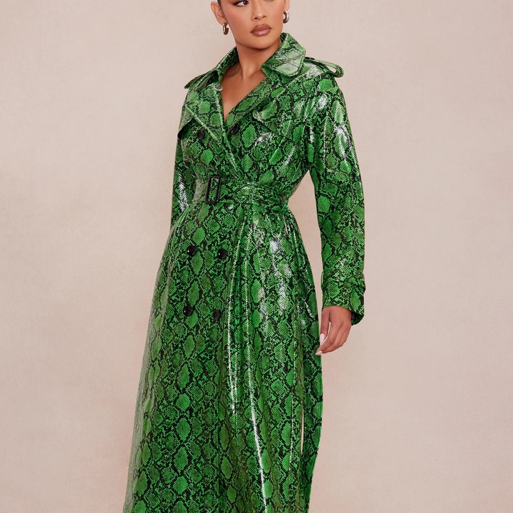 Sexy green shiny snake skin animal print leather feel trench coat. Sleek Fashion